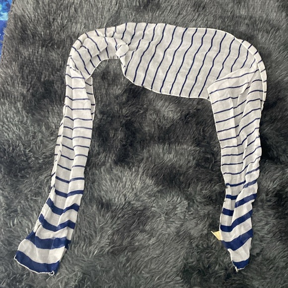 Sheer white and navy striped scarf - Picture 5 of 17